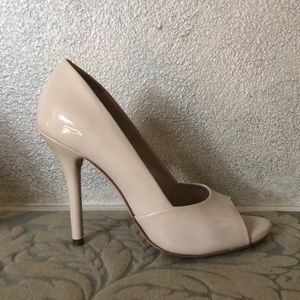 Cream color high heel 71/2 size shoe